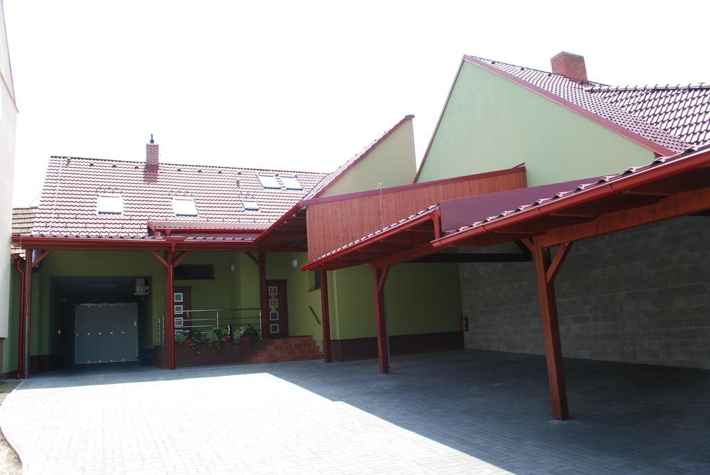 Penzion Na Dedine Mutěnice Buitenkant foto